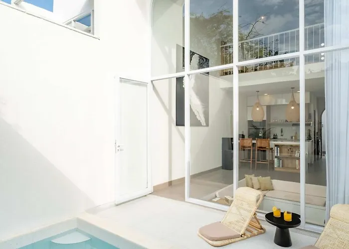 Brand New 1 Bedroom Chic With Cinema - 6mins To Villa